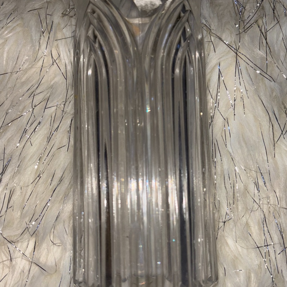Clear Ribbed Glass Vase - Picture 4 of 7